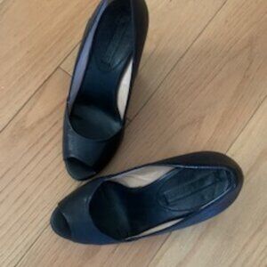 Banana Republic Black Leather Peep-Toe Wedges – Size 6